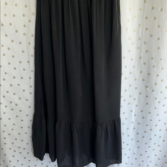Elegant Black Midi Dress - Picture 7 of 15